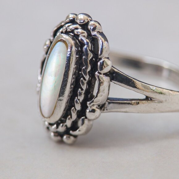 Sterling Silver Mother-of-Pearl Ring, Sz 6.5 — elongated oval, split shank - Picture 3 of 13
